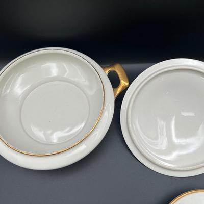 Jackson China “Featherweight” Dinnerware Set