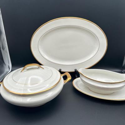 Jackson China “Featherweight” Dinnerware Set