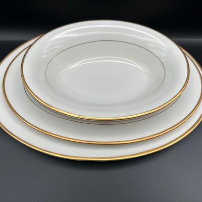 Jackson China “Featherweight” Dinnerware Set
