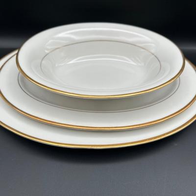 Jackson China “Featherweight” Dinnerware Set