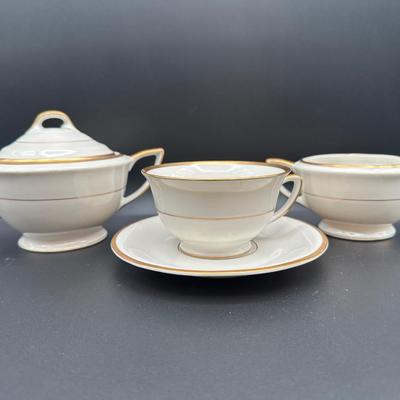 Jackson China “Featherweight” Dinnerware Set