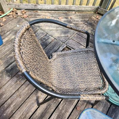 Round Patio Table 4 Chairs Umbrella Side Table 40" Diameter Side Table 20x20