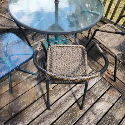 Round Patio Table 4 Chairs Umbrella Side Table 40" Diameter Side Table 20x20