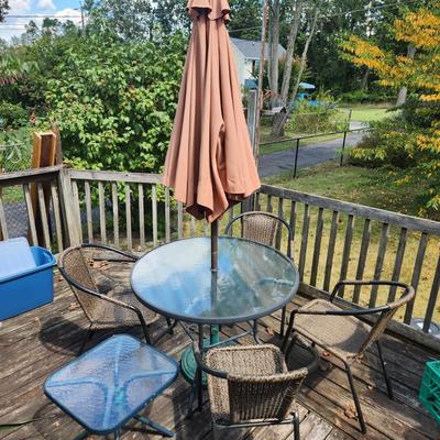 Round Patio Table 4 Chairs Umbrella Side Table 40" Diameter Side Table 20x20