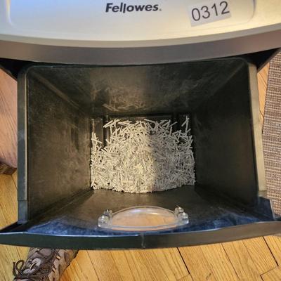 Fellowes DM8C Paper Shredder crosscut Tested