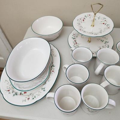 Pfaltzgraff Winterberry China lot Many with boxes