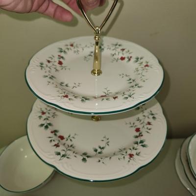 Pfaltzgraff Winterberry China lot Many with boxes