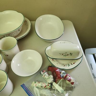 Pfaltzgraff Winterberry China lot Many with boxes