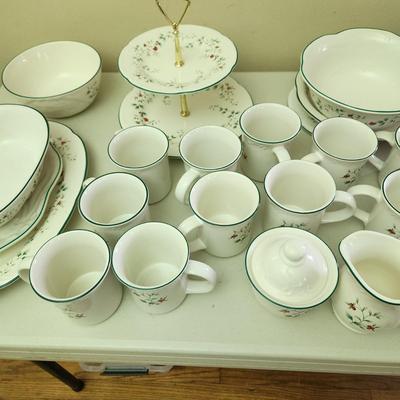 Pfaltzgraff Winterberry China lot Many with boxes