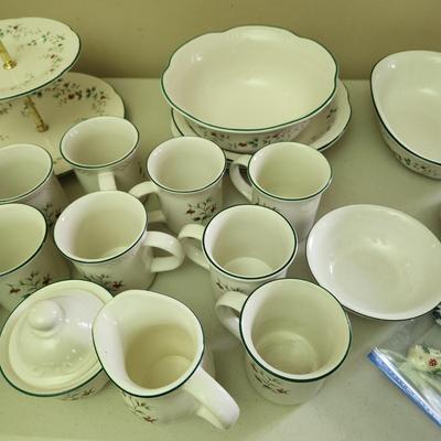 Pfaltzgraff Winterberry China lot Many with boxes