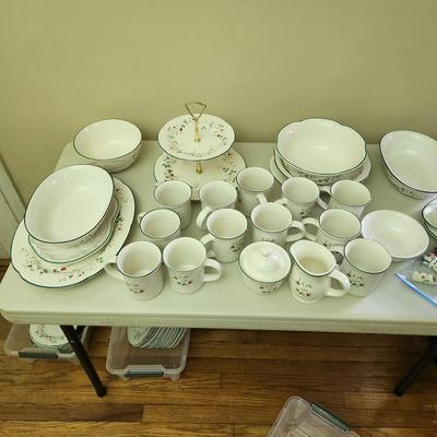 Pfaltzgraff Winterberry China lot Many with boxes