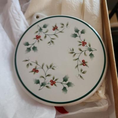 Pfaltzgraff Winterberry China lot Many with boxes
