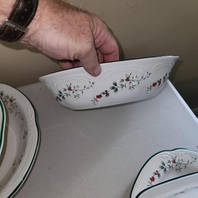 Pfaltzgraff Winterberry China lot Many with boxes