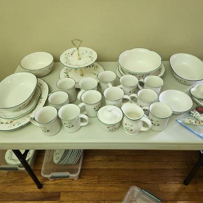 Pfaltzgraff Winterberry China lot Many with boxes
