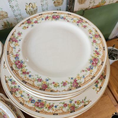 Lot of Geogian Dinnerware U.S.A. Plates Bowls Cups & Saucers, Server ,