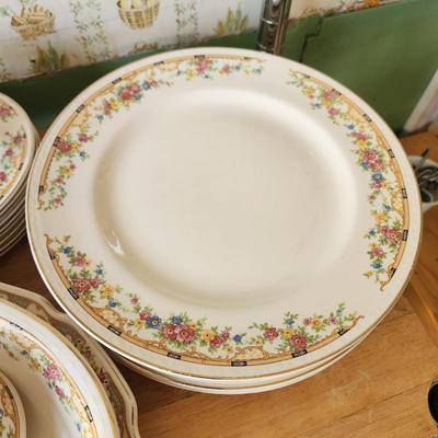 Lot of Geogian Dinnerware U.S.A. Plates Bowls Cups & Saucers, Server ,