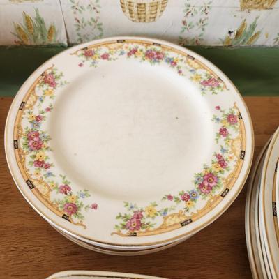 Lot of Geogian Dinnerware U.S.A. Plates Bowls Cups & Saucers, Server ,