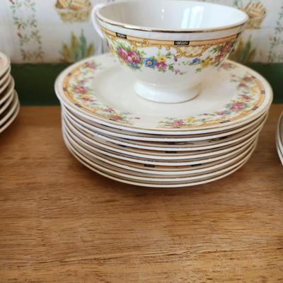 Lot of Geogian Dinnerware U.S.A. Plates Bowls Cups & Saucers, Server ,