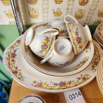 Lot of Geogian Dinnerware U.S.A. Plates Bowls Cups & Saucers, Server ,