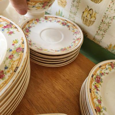 Lot of Geogian Dinnerware U.S.A. Plates Bowls Cups & Saucers, Server ,
