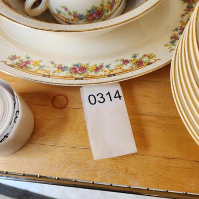 Lot of Geogian Dinnerware U.S.A. Plates Bowls Cups & Saucers, Server ,