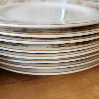 Lot of Geogian Dinnerware U.S.A. Plates Bowls Cups & Saucers, Server ,