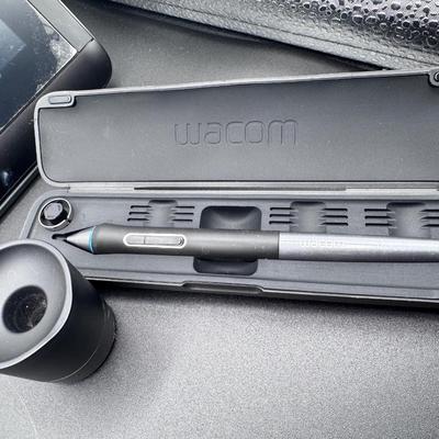 Wacom Cintiq 13HD Creative Pen Display Graphic Drawing Tablet