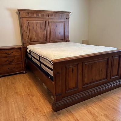 Kincaid Queen Solid Wood Bed Frame and Nightstand