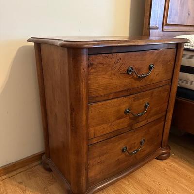 Kincaid Queen Solid Wood Bed Frame and Nightstand
