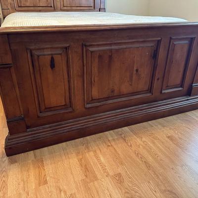 Kincaid Queen Solid Wood Bed Frame and Nightstand