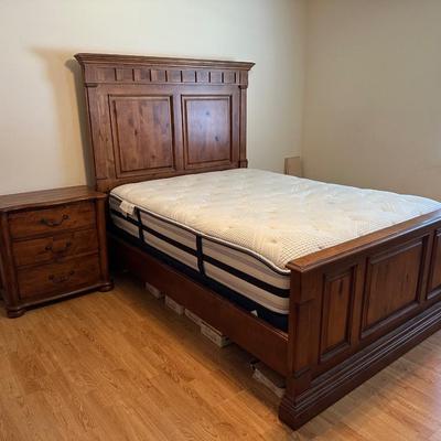 Kincaid Queen Solid Wood Bed Frame and Nightstand