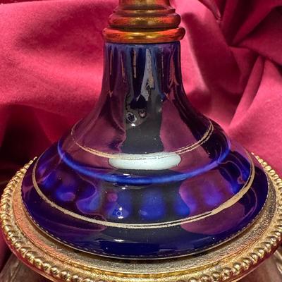 Vintage MCM Cobalt Blue Porcelain Urn Lamp – Hand-Painted Cherubs, Brass Base, Vintage 1950s