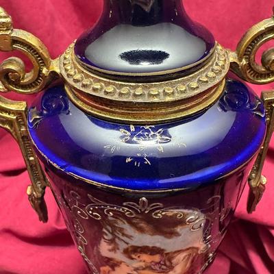 Vintage MCM Cobalt Blue Porcelain Urn Lamp – Hand-Painted Cherubs, Brass Base, Vintage 1950s