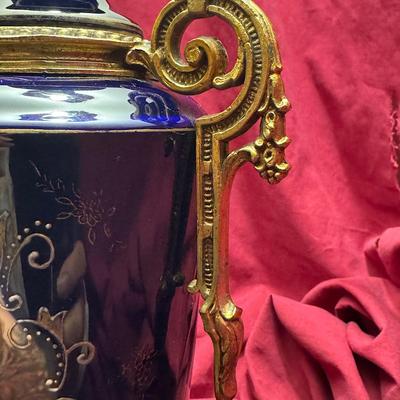 Vintage MCM Cobalt Blue Porcelain Urn Lamp – Hand-Painted Cherubs, Brass Base, Vintage 1950s