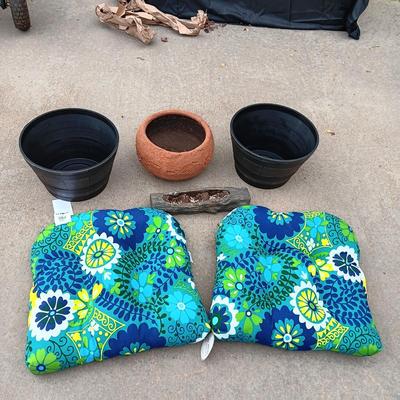 2 NEW CHAIR CUSHIONS AND SOME FLOWER POTS