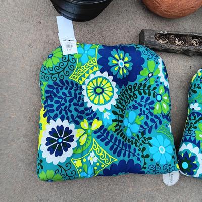 2 NEW CHAIR CUSHIONS AND SOME FLOWER POTS