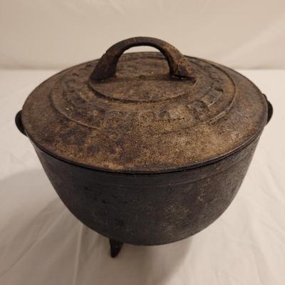 Cast Iron Fair Day and DeKlyne Footed Dutch Oven (FE-EL)
