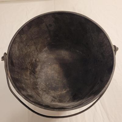 Cast Iron Fair Day and DeKlyne Footed Dutch Oven (FE-EL)