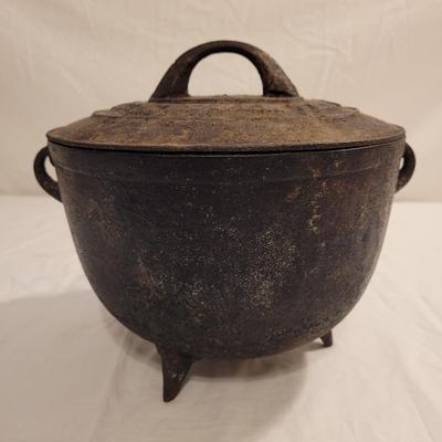 Cast Iron Fair Day and DeKlyne Footed Dutch Oven (FE-EL)