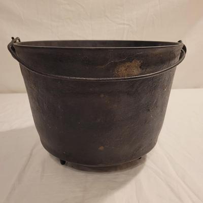 Cast Iron Fair Day and DeKlyne Footed Dutch Oven (FE-EL)