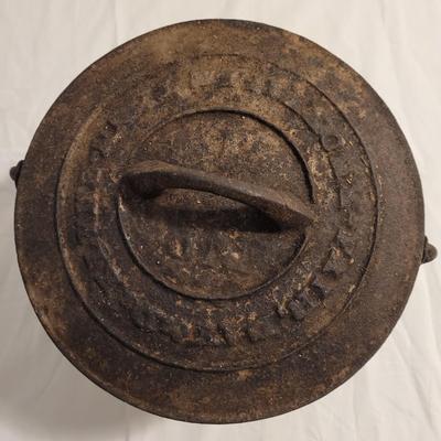 Cast Iron Fair Day and DeKlyne Footed Dutch Oven (FE-EL)