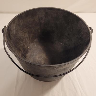 Cast Iron Fair Day and DeKlyne Footed Dutch Oven (FE-EL)