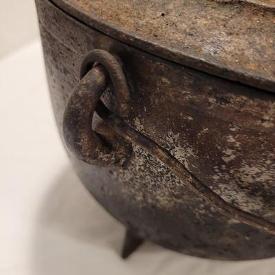 Cast Iron Fair Day and DeKlyne Footed Dutch Oven (FE-EL)