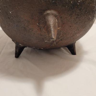 Cast Iron Fair Day and DeKlyne Footed Dutch Oven (FE-EL)