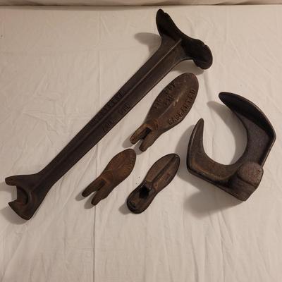 Antique Cast Iron Cobblers Anvil & Shoe Forms (FE-EL)