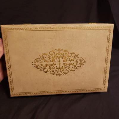 Vanity Treasures (LR-KD)
