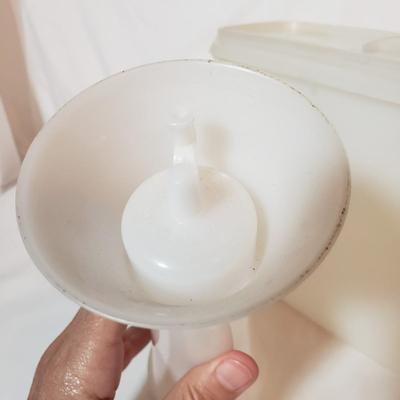 Vintage Tupperware (K-KD)