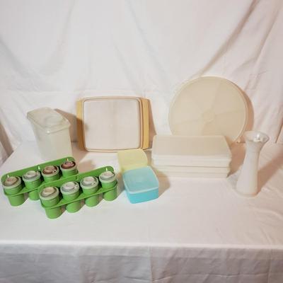 Vintage Tupperware (K-KD)