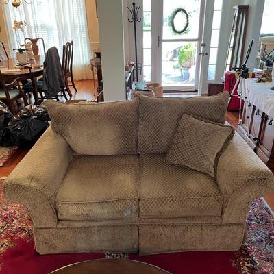 Love Seat (LR)