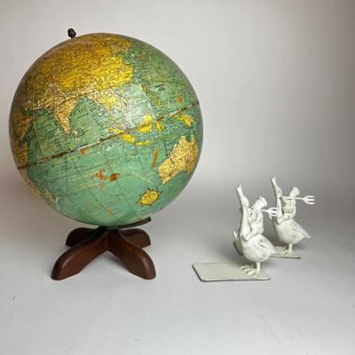 A524 Vintage Desk Globe with Metal Bookends